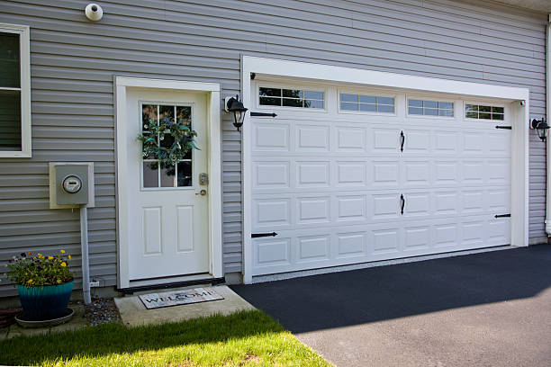 24/7 Emergency Garage Door Panel Replacement experts in Strathmore, NJ